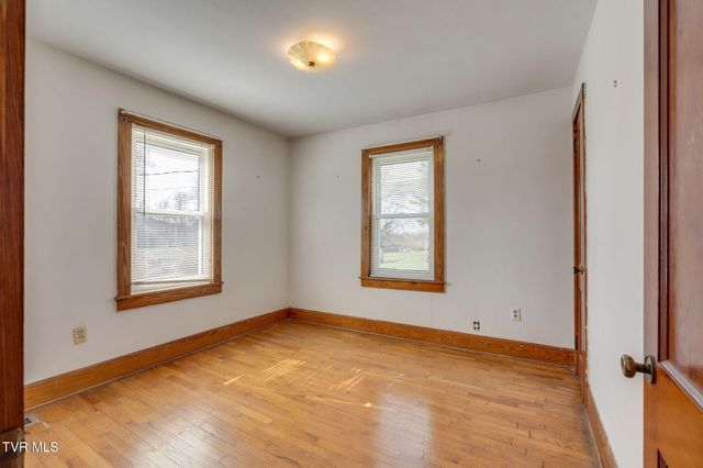 102 Brewer Street, Rogersville, TN 37857