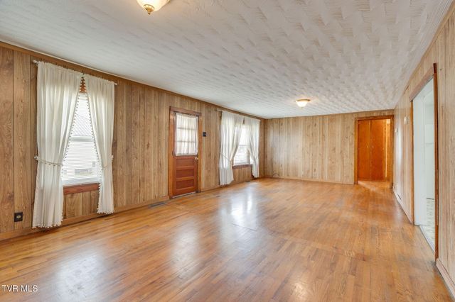 102 Brewer Street, Rogersville, TN 37857