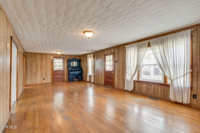 102 Brewer Street, Rogersville, TN 37857