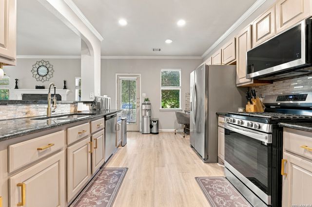 402 ASTER TRL, San Antonio, TX 78256