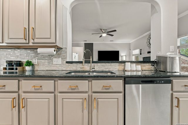 402 ASTER TRL, San Antonio, TX 78256