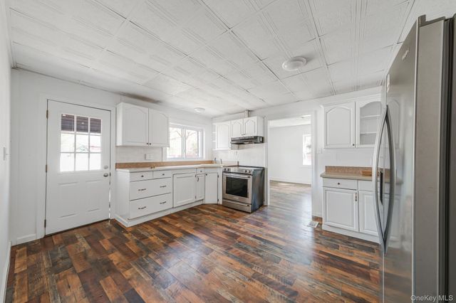 62 Forrest Avenue, Shirley, NY 11967