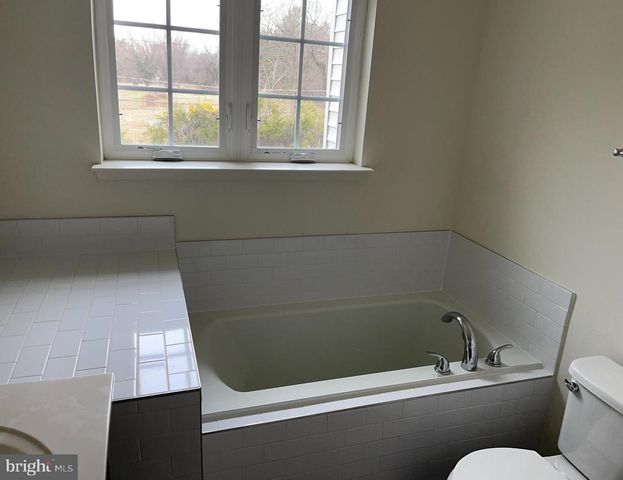 67 TATE MANOR DR, Charles Town, WV 25414