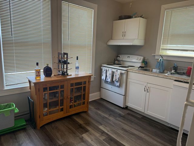 200 WHITE HORSE PIKE, Oaklyn, NJ 08107