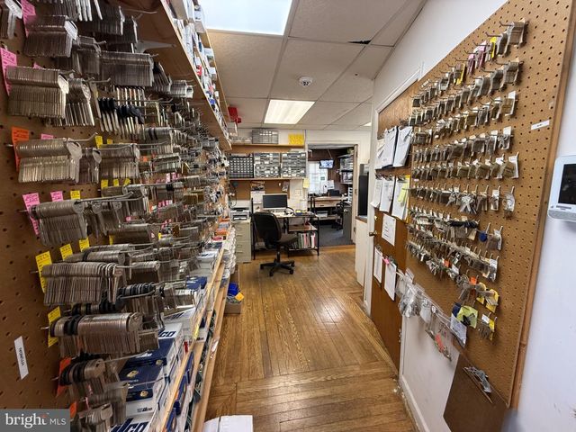 200 WHITE HORSE PIKE, Oaklyn, NJ 08107