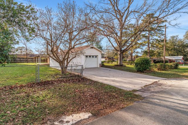 20 Woods Lane, Coldspring, TX 77331