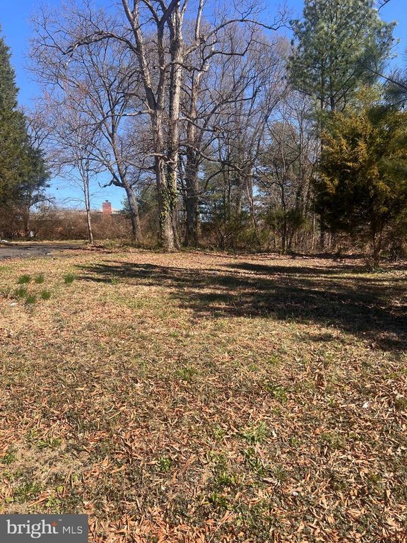 2608 BEACON HILL RD, Alexandria, VA 22306