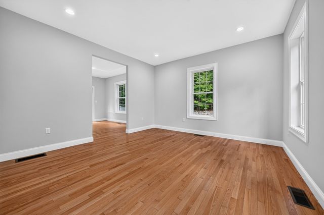 12 Cowdry Hill Rd, Westford, MA 01886