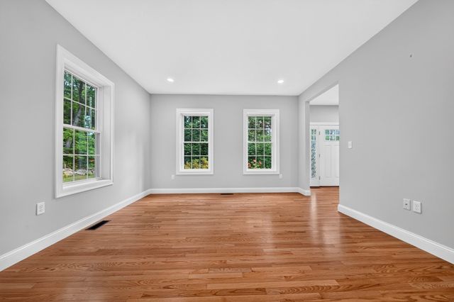 12 Cowdry Hill Rd, Westford, MA 01886