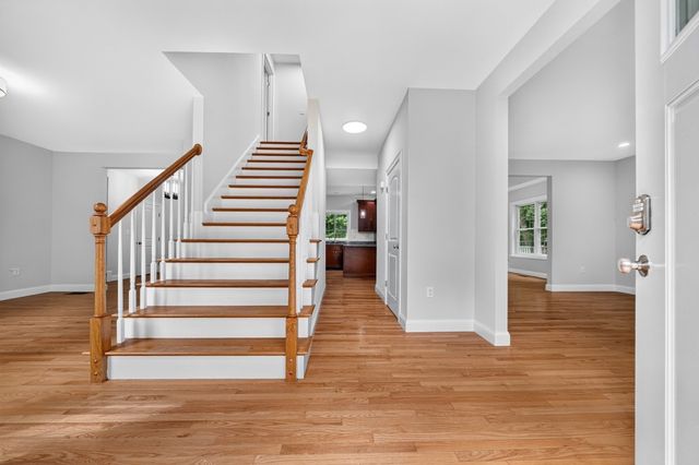 12 Cowdry Hill Rd, Westford, MA 01886