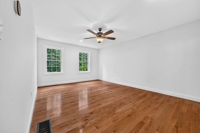 12 Cowdry Hill Rd, Westford, MA 01886