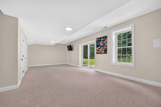 12 Cowdry Hill Rd, Westford, MA 01886