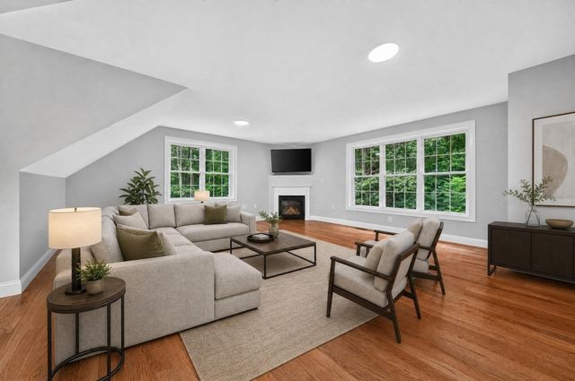 12 Cowdry Hill Rd, Westford, MA 01886