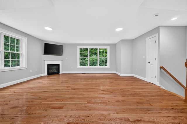 12 Cowdry Hill Rd, Westford, MA 01886