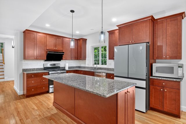12 Cowdry Hill Rd, Westford, MA 01886