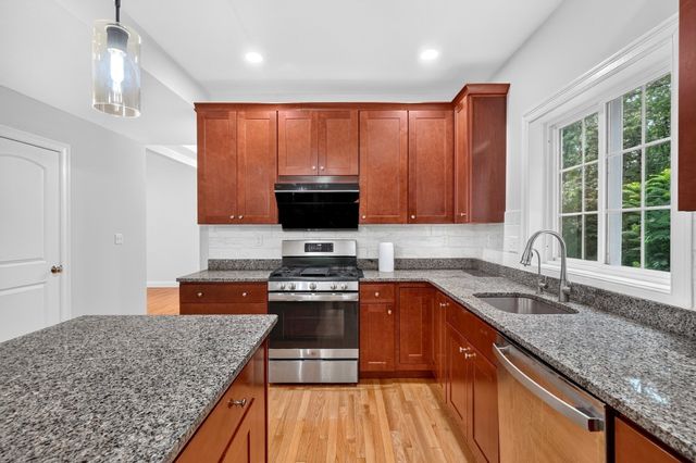 12 Cowdry Hill Rd, Westford, MA 01886