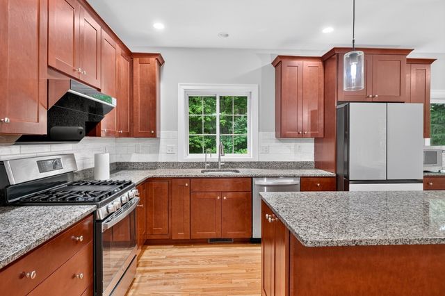 12 Cowdry Hill Rd, Westford, MA 01886