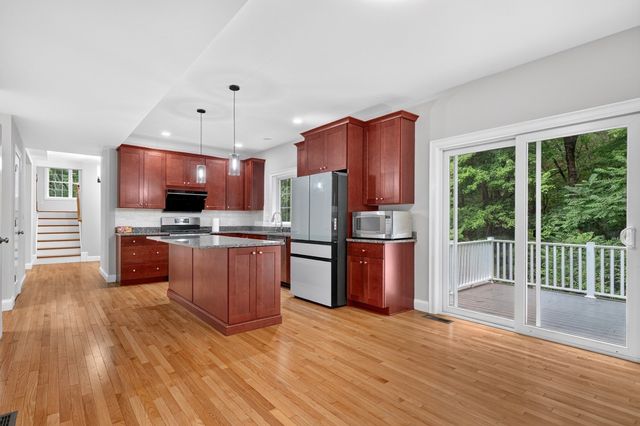 12 Cowdry Hill Rd, Westford, MA 01886