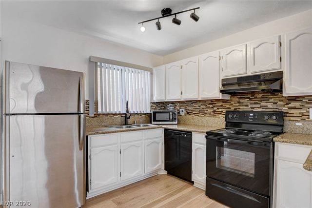 5198 Garden Lane D, Las Vegas, NV 89119