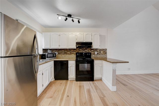 5198 Garden Lane D, Las Vegas, NV 89119