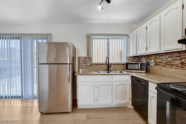 5198 Garden Lane D, Las Vegas, NV 89119