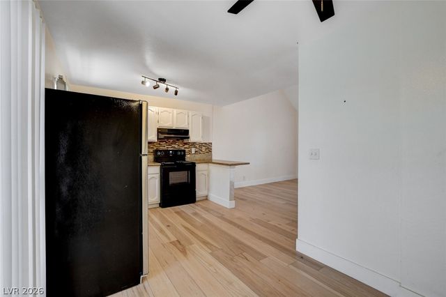 5198 Garden Lane D, Las Vegas, NV 89119