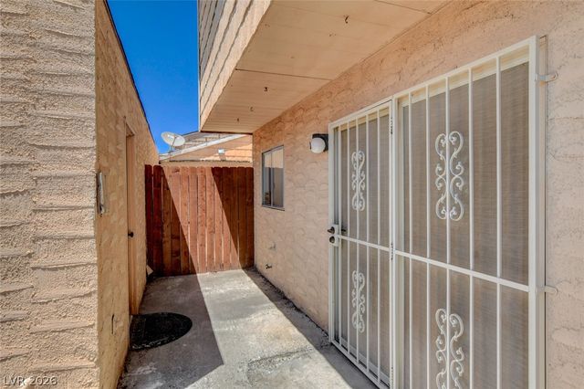 5198 Garden Lane D, Las Vegas, NV 89119