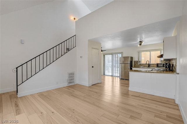 5198 Garden Lane D, Las Vegas, NV 89119