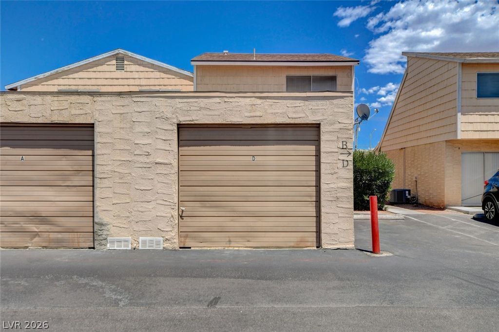 5198 Garden Lane D, Las Vegas, NV 89119