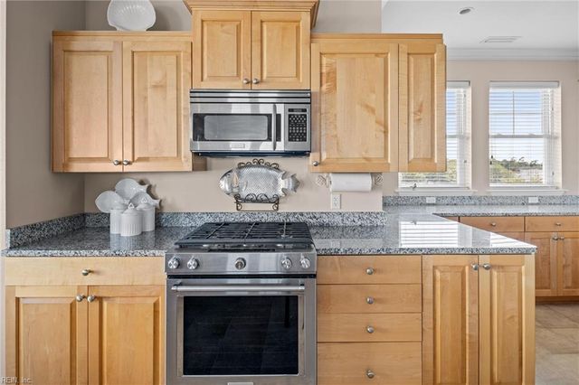 3800 DuPont Cir Unit 302, Virginia Beach, VA 23455