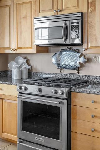 3800 DuPont Cir Unit 302, Virginia Beach, VA 23455