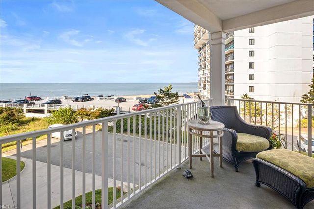 3800 DuPont Cir Unit 302, Virginia Beach, VA 23455