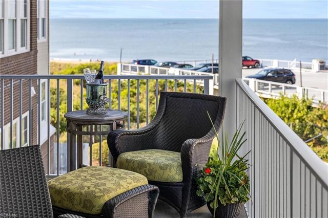 3800 DuPont Cir Unit 302, Virginia Beach, VA 23455