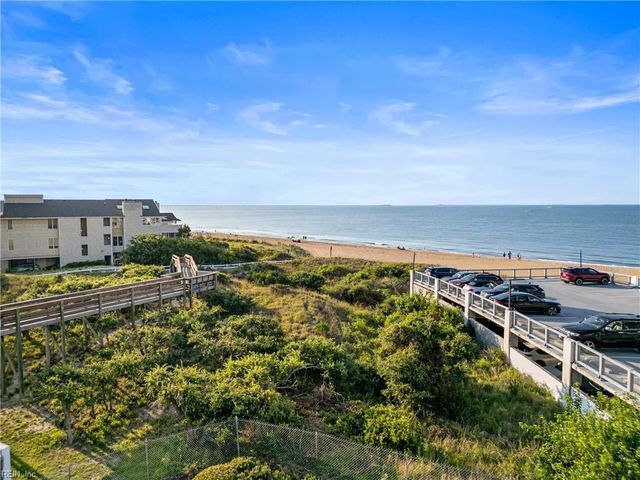 3800 DuPont Cir Unit 302, Virginia Beach, VA 23455