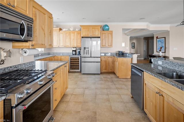 3800 DuPont Cir Unit 302, Virginia Beach, VA 23455