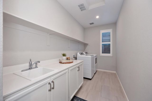 4281 Hydra Cir, Roseville, CA 95747