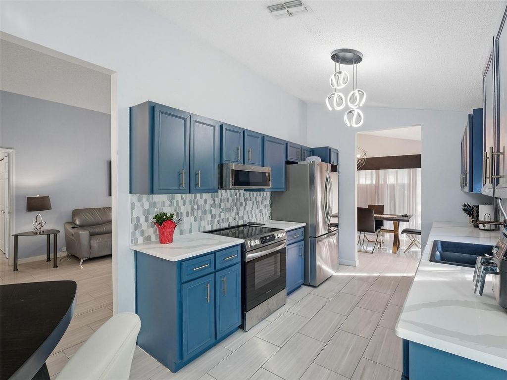 Image 2 of property listing at 100 WING FOOT CIRCLE, Daytona Beach, FL 32114