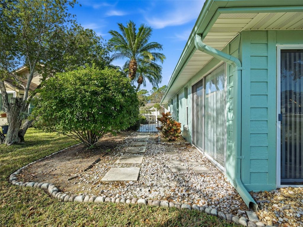 Image 23 of property listing at 100 WING FOOT CIRCLE, Daytona Beach, FL 32114