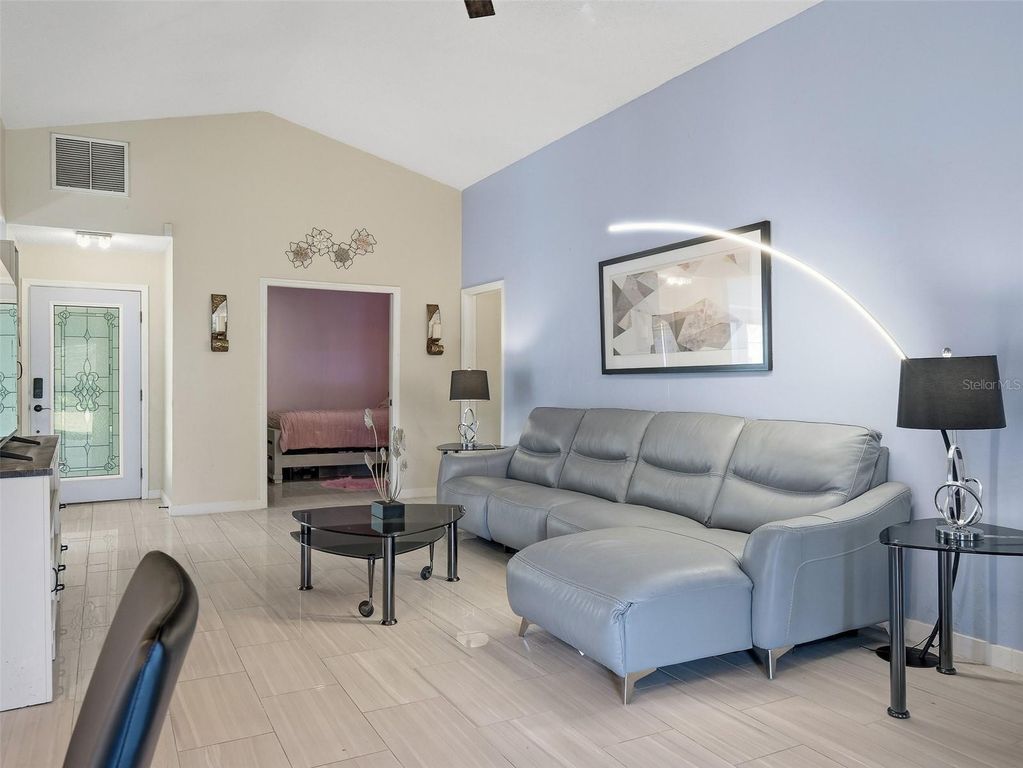 Image 8 of property listing at 100 WING FOOT CIRCLE, Daytona Beach, FL 32114