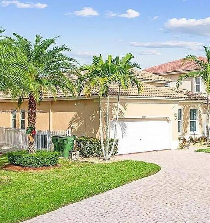 3749 NE 19th St, Homestead, FL 33033