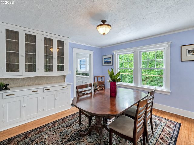 23 E Ave, Lake Oswego, OR 97034