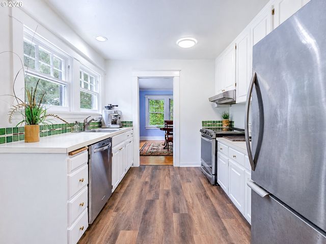 23 E Ave, Lake Oswego, OR 97034