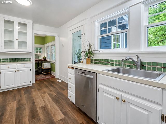 23 E Ave, Lake Oswego, OR 97034
