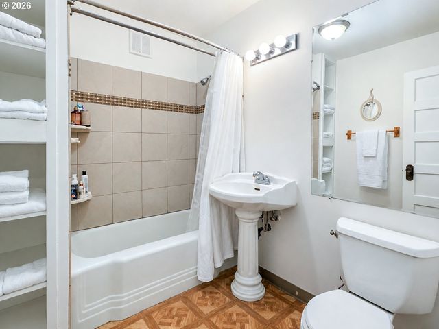 23 E Ave, Lake Oswego, OR 97034