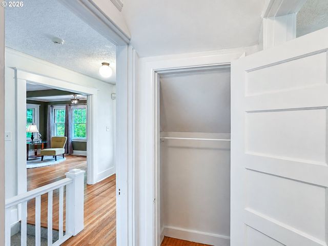 23 E Ave, Lake Oswego, OR 97034