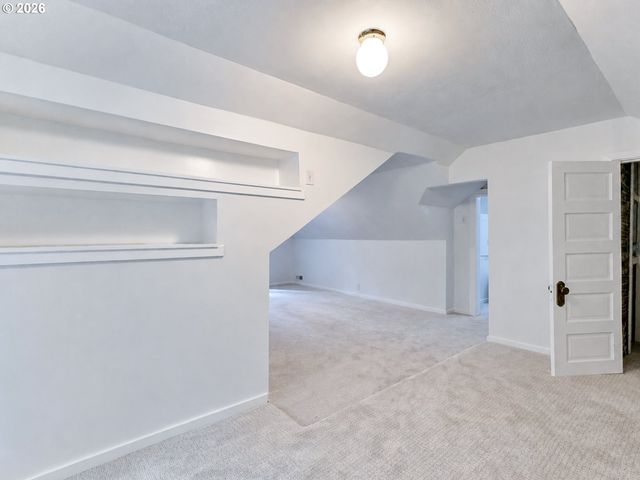 23 E Ave, Lake Oswego, OR 97034