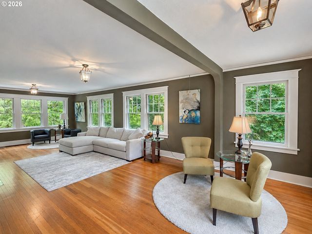23 E Ave, Lake Oswego, OR 97034