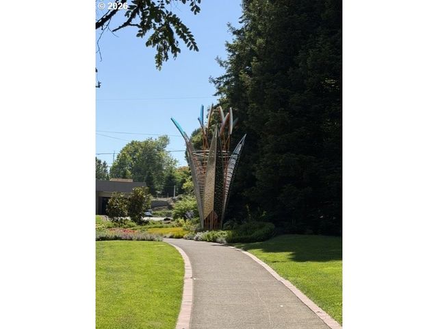 23 E Ave, Lake Oswego, OR 97034