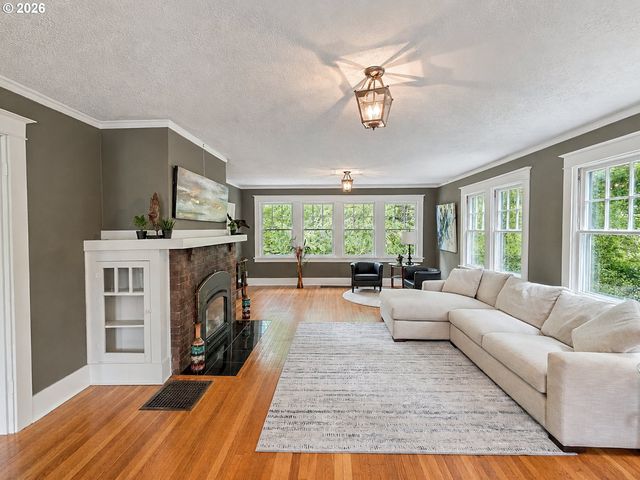 23 E Ave, Lake Oswego, OR 97034