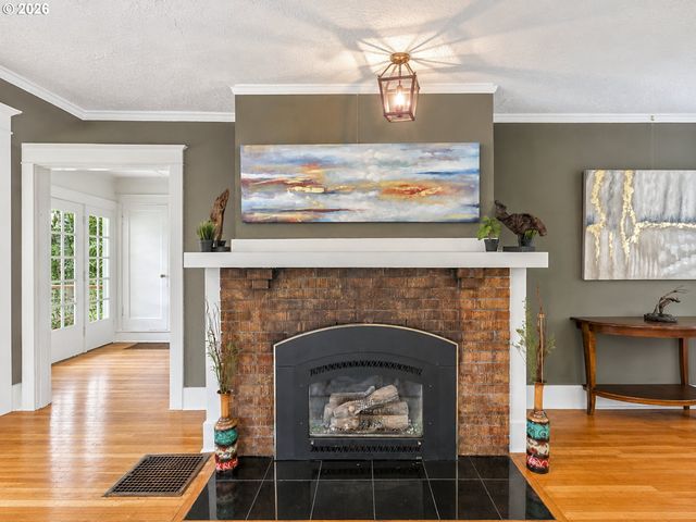 23 E Ave, Lake Oswego, OR 97034